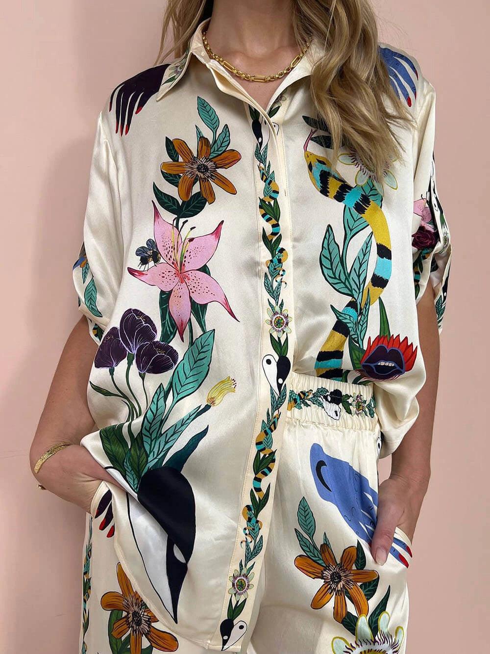 Nika | Ensemble chemise et pantalons en satin avec imprimé unique, style Resort Henri Lyon