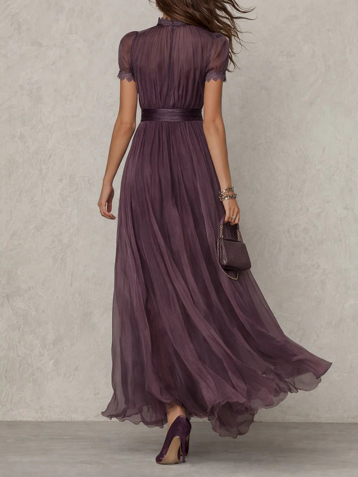 Flavia - Robe longue violette avec découpe en forme de goutte et bord en dentelle Henri Lyon